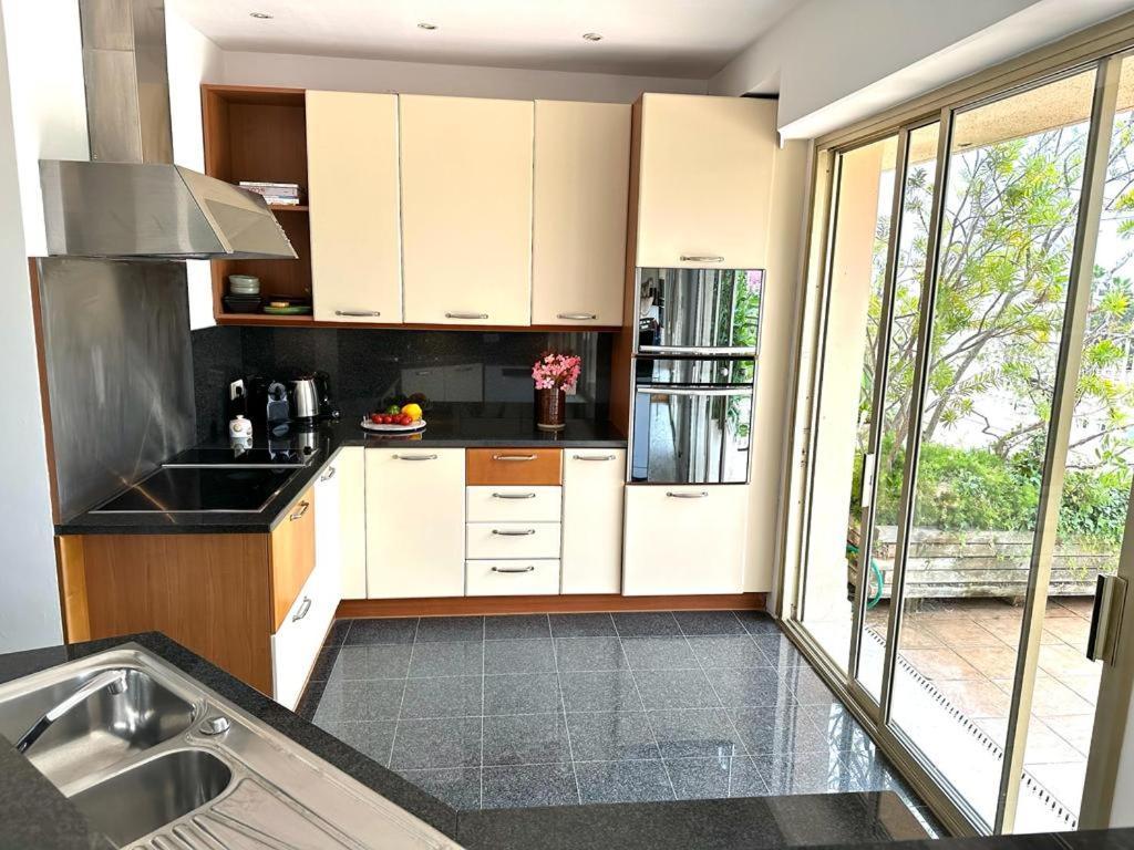 Panoramic Sea View Penthouse With Jacuzzi And 450 Sqm Terrace Lägenhet Antibes Exteriör bild